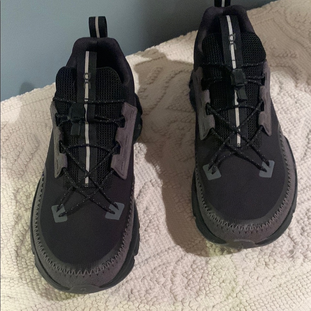 OC Style Black and Gray Sneakers with Modern Design